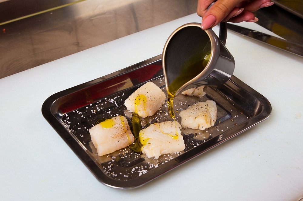 Готовим с Ecofish: Салат с пикшей, молодым картофелем и кольской заправкой